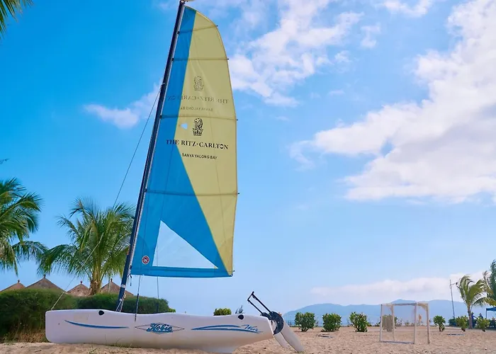 Romantic hotel: The Ritz-Carlton Sanya, Yalong Bay