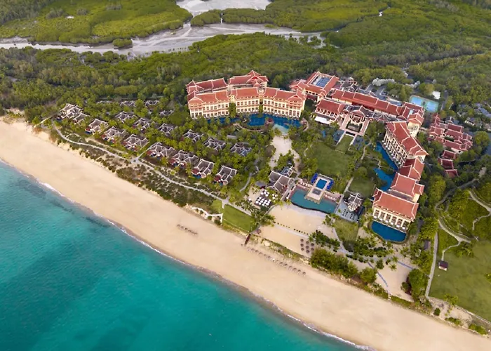 Romantic hotel: The Ritz-Carlton Sanya, Yalong Bay